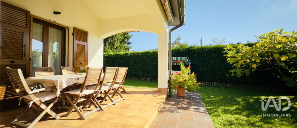 Casale 10 locali di 236 m² in Bargagli (16021)