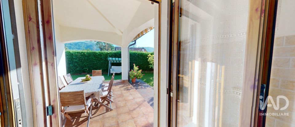 Casale 10 locali di 236 m² in Bargagli (16021)