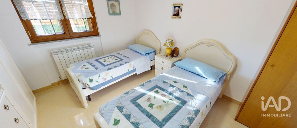 Casale 10 locali di 236 m² in Bargagli (16021)