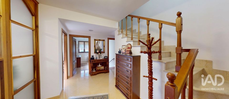 Casale 10 locali di 236 m² in Bargagli (16021)