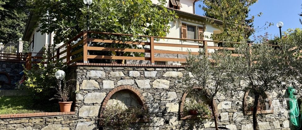 Casale 10 locali di 236 m² in Bargagli (16021)