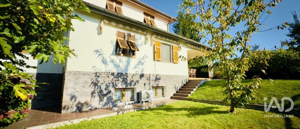 Casale 10 locali di 236 m² in Bargagli (16021)