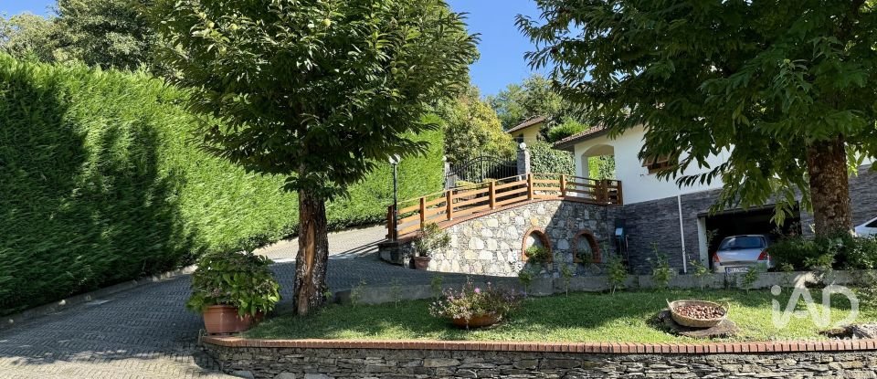 Casale 10 locali di 236 m² in Bargagli (16021)