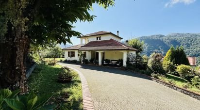 Casale 9 locali di 246 m² in Bargagli (16021)