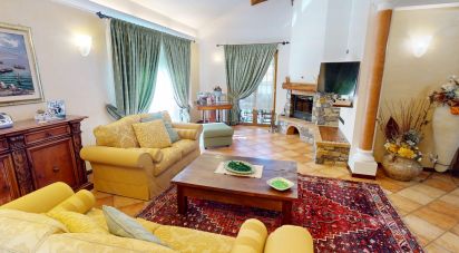 Casale 9 locali di 246 m² in Bargagli (16021)