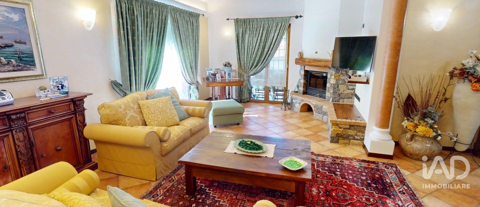 Casale 9 locali di 246 m² in Bargagli (16021)