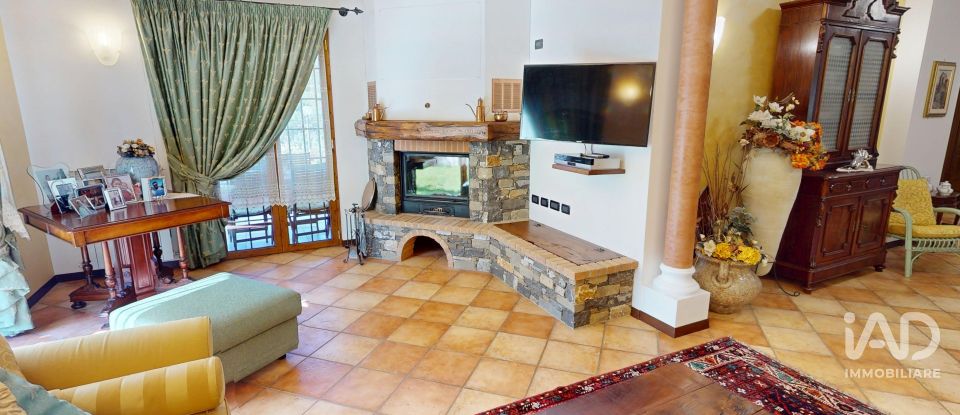 Casale 9 locali di 246 m² in Bargagli (16021)