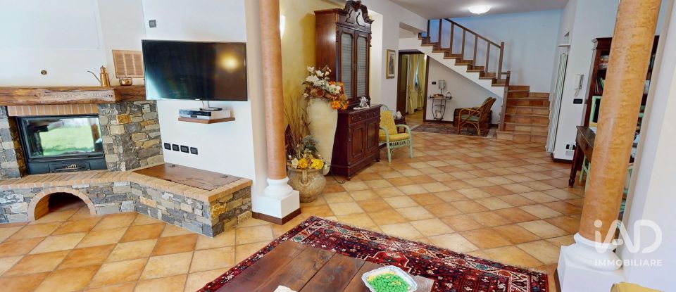 Casale 9 locali di 246 m² in Bargagli (16021)