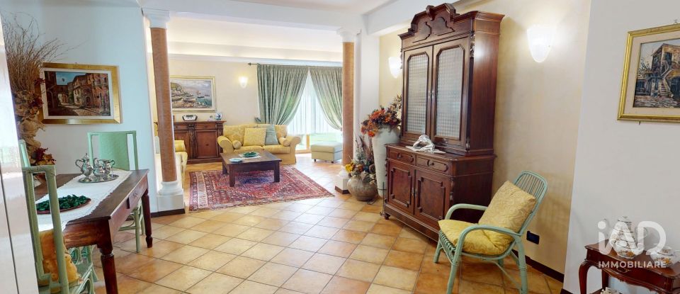 Casale 9 locali di 246 m² in Bargagli (16021)