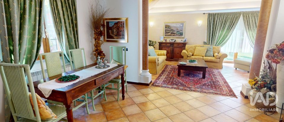 Casale 9 locali di 246 m² in Bargagli (16021)