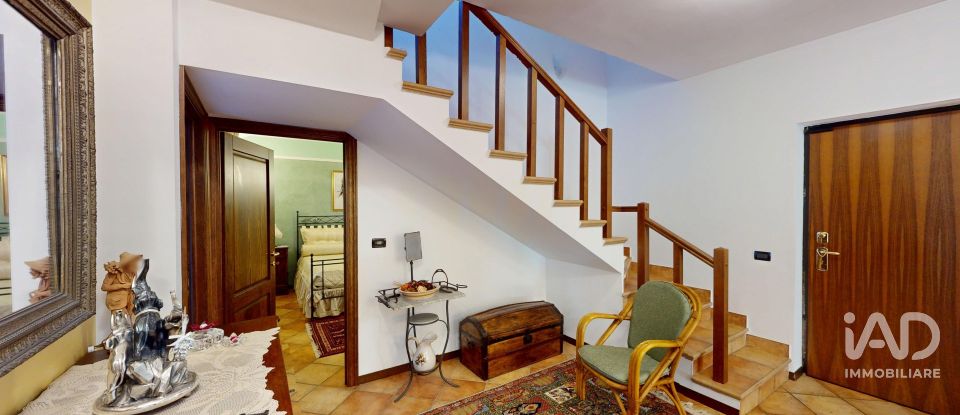 Casale 9 locali di 246 m² in Bargagli (16021)