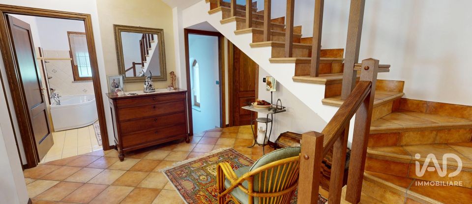 Casale 9 locali di 246 m² in Bargagli (16021)