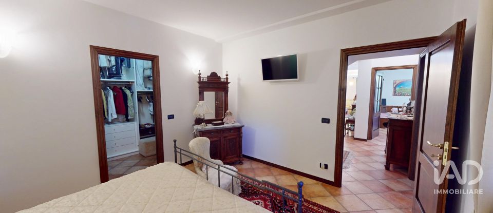 Casale 9 locali di 246 m² in Bargagli (16021)
