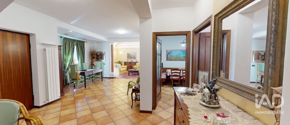 Casale 9 locali di 246 m² in Bargagli (16021)