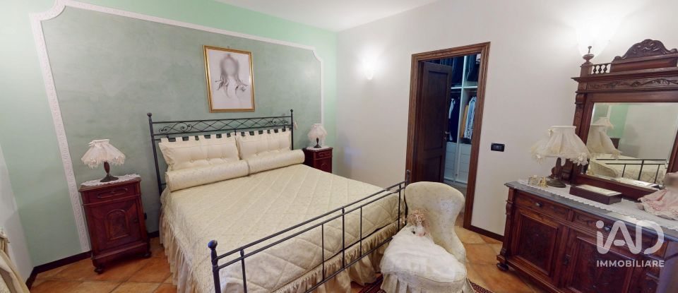 Casale 9 locali di 246 m² in Bargagli (16021)