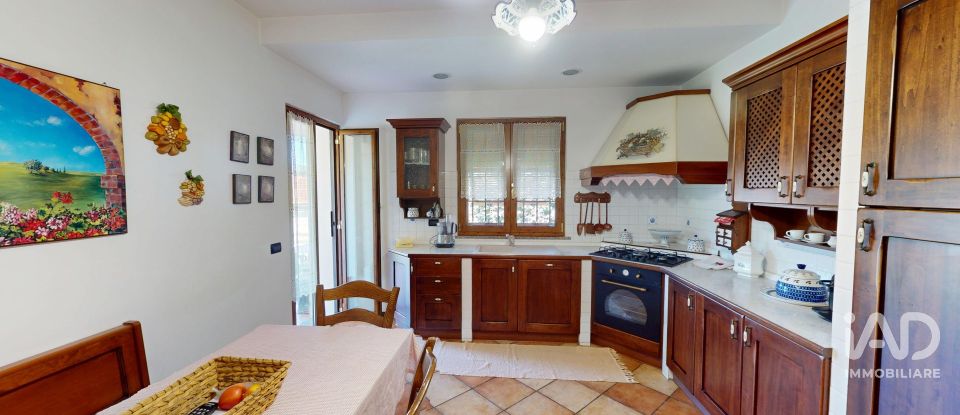 Casale 9 locali di 246 m² in Bargagli (16021)