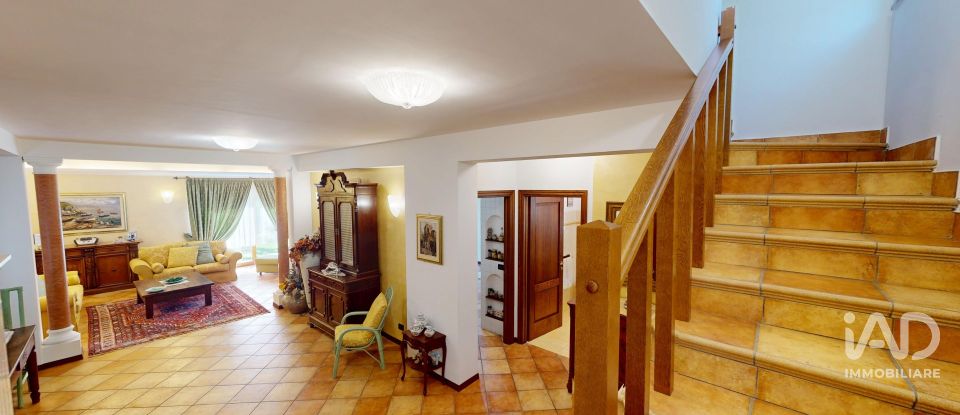 Casale 9 locali di 246 m² in Bargagli (16021)