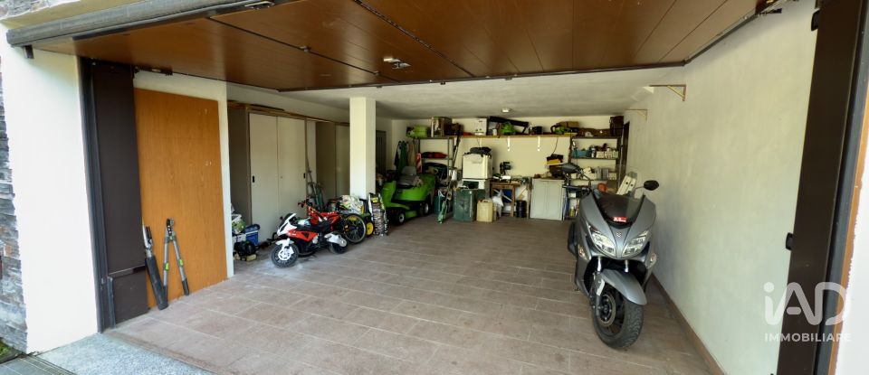 Casale 9 locali di 246 m² in Bargagli (16021)