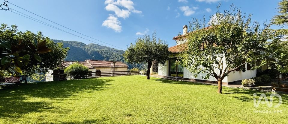 Casale 9 locali di 246 m² in Bargagli (16021)