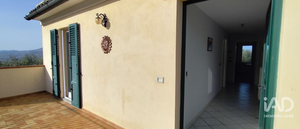Casa indipendente 10 locali di 250 m² in Campofilone (63061)