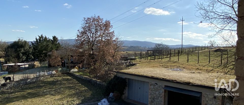 House 9 rooms of 300 m² in Casole d'Elsa (53031)