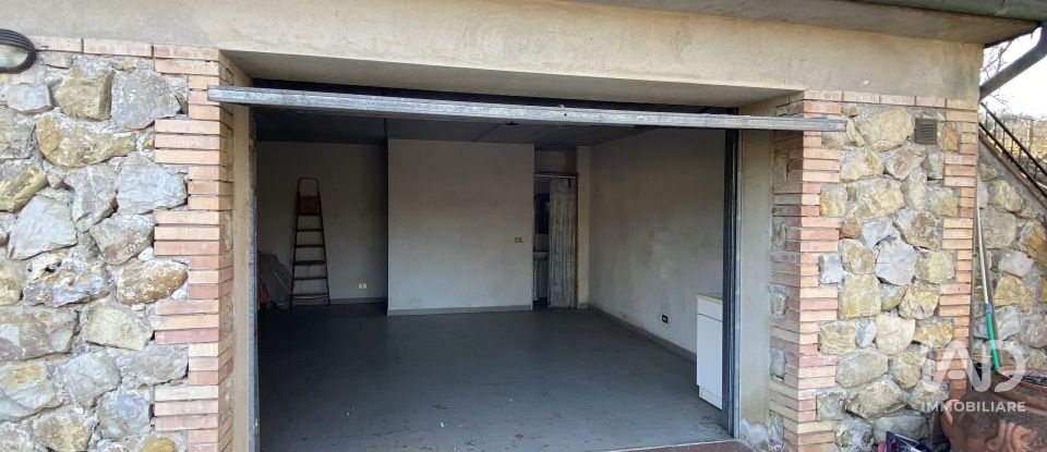 House 9 rooms of 300 m² in Casole d'Elsa (53031)