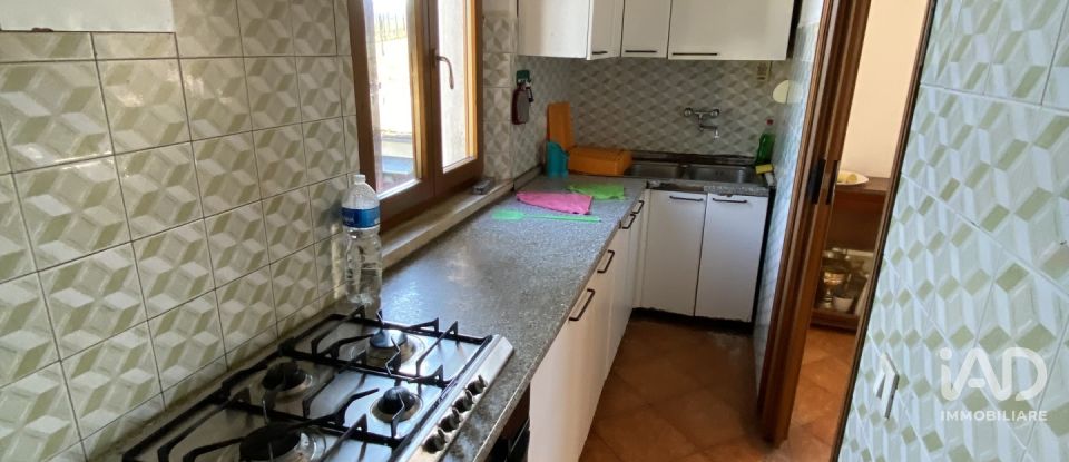 House 9 rooms of 300 m² in Casole d'Elsa (53031)