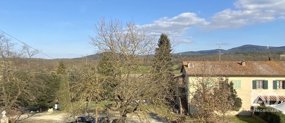 House 9 rooms of 300 m² in Casole d'Elsa (53031)