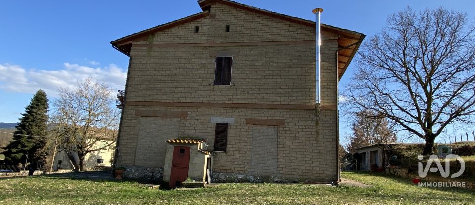 House 9 rooms of 300 m² in Casole d'Elsa (53031)