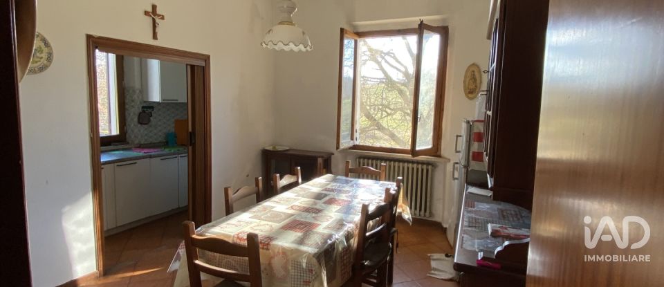 House 9 rooms of 300 m² in Casole d'Elsa (53031)