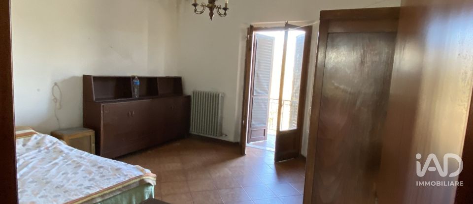 House 9 rooms of 300 m² in Casole d'Elsa (53031)