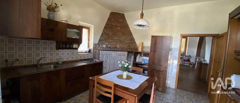 House 9 rooms of 300 m² in Casole d'Elsa (53031)