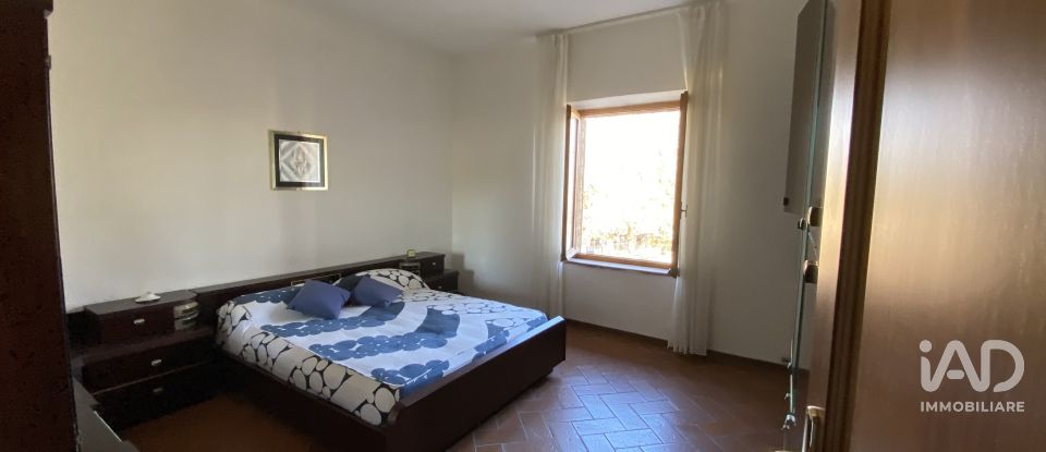 House 9 rooms of 300 m² in Casole d'Elsa (53031)