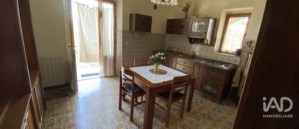 House 9 rooms of 300 m² in Casole d'Elsa (53031)
