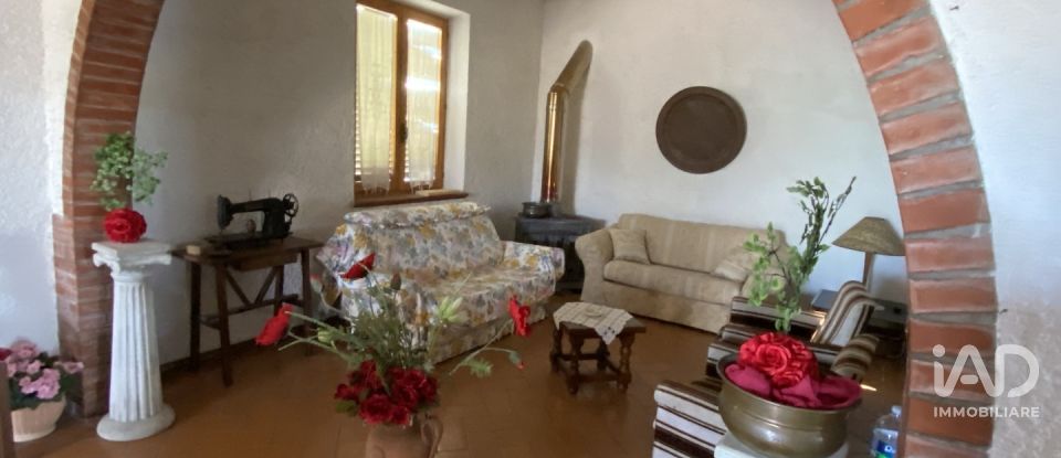 House 9 rooms of 300 m² in Casole d'Elsa (53031)