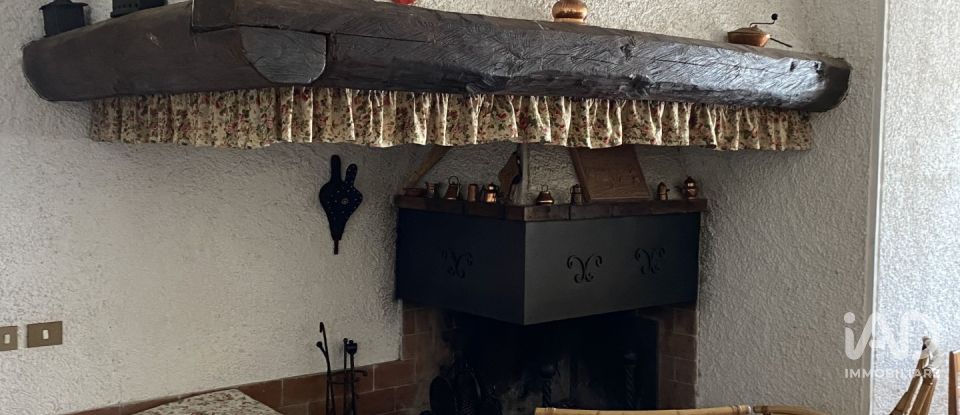 House 9 rooms of 300 m² in Casole d'Elsa (53031)