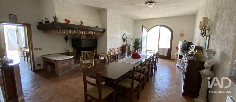 House 9 rooms of 300 m² in Casole d'Elsa (53031)