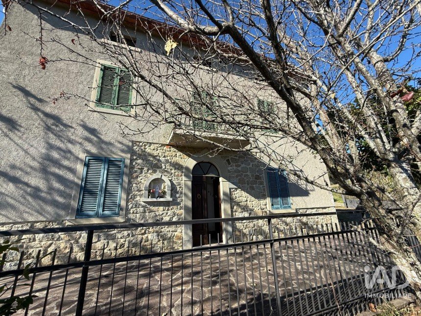 Townhouse 12 rooms of 302 m² in Arezzo (52100)