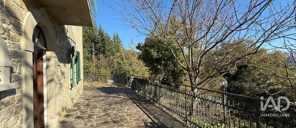 Townhouse 12 rooms of 302 m² in Arezzo (52100)