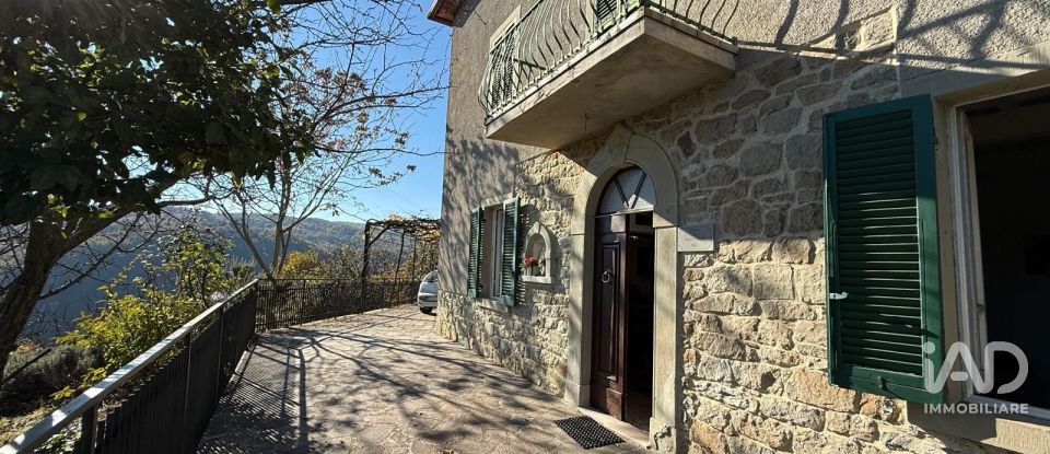 Townhouse 12 rooms of 302 m² in Arezzo (52100)