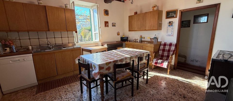 Townhouse 12 rooms of 302 m² in Arezzo (52100)