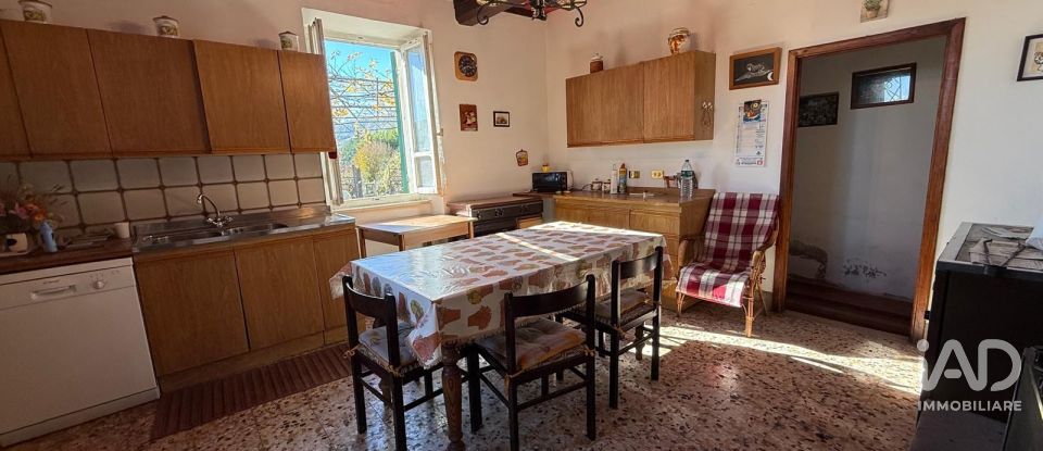 Townhouse 12 rooms of 302 m² in Arezzo (52100)