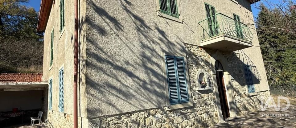 Townhouse 12 rooms of 302 m² in Arezzo (52100)