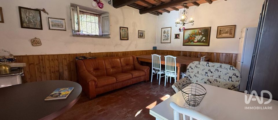 Townhouse 12 rooms of 302 m² in Arezzo (52100)