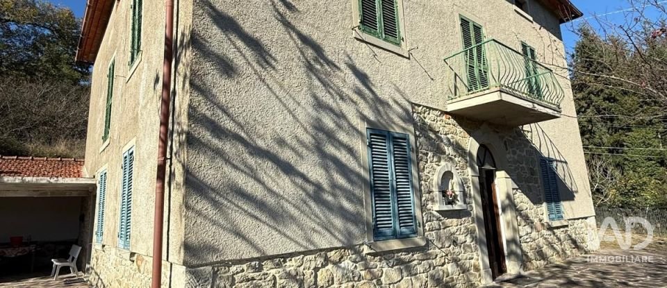 Townhouse 12 rooms of 302 m² in Arezzo (52100)