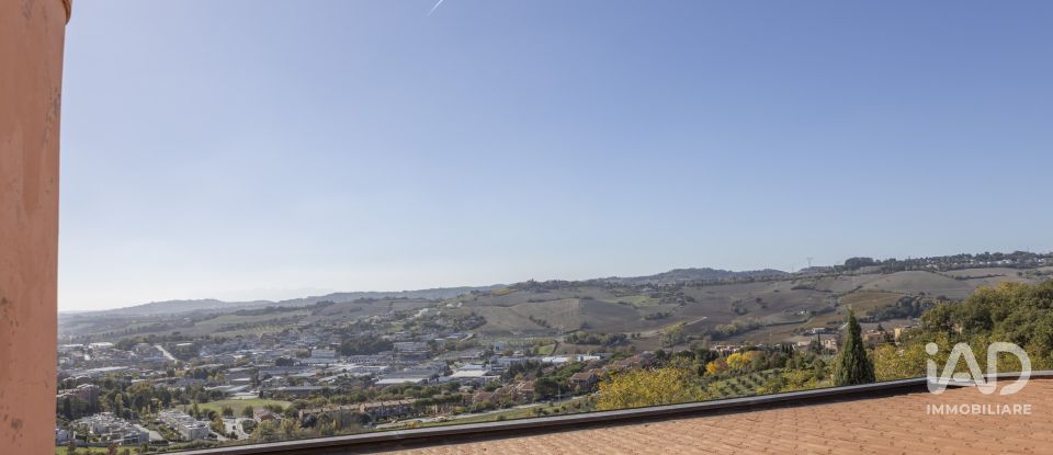 Appartamento 5 locali di 129 m² a Ancona (60123)