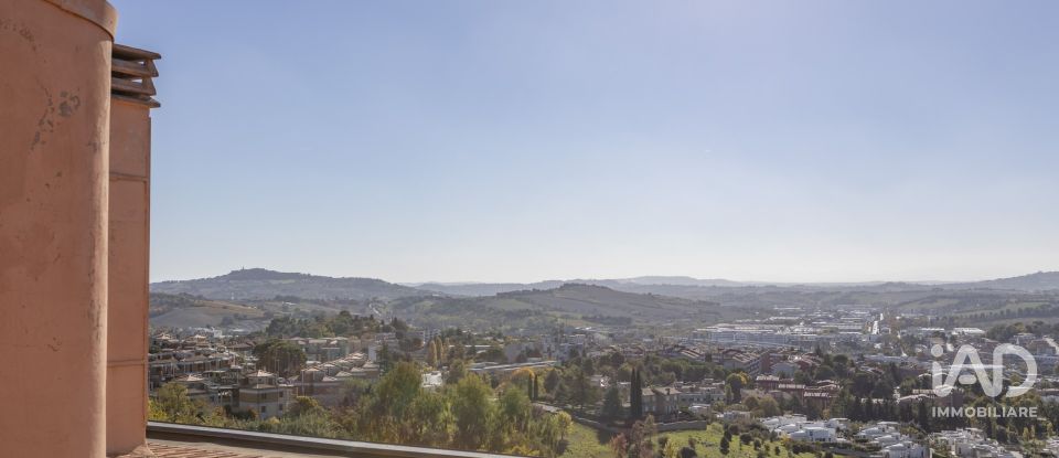 Appartamento 5 locali di 129 m² a Ancona (60123)