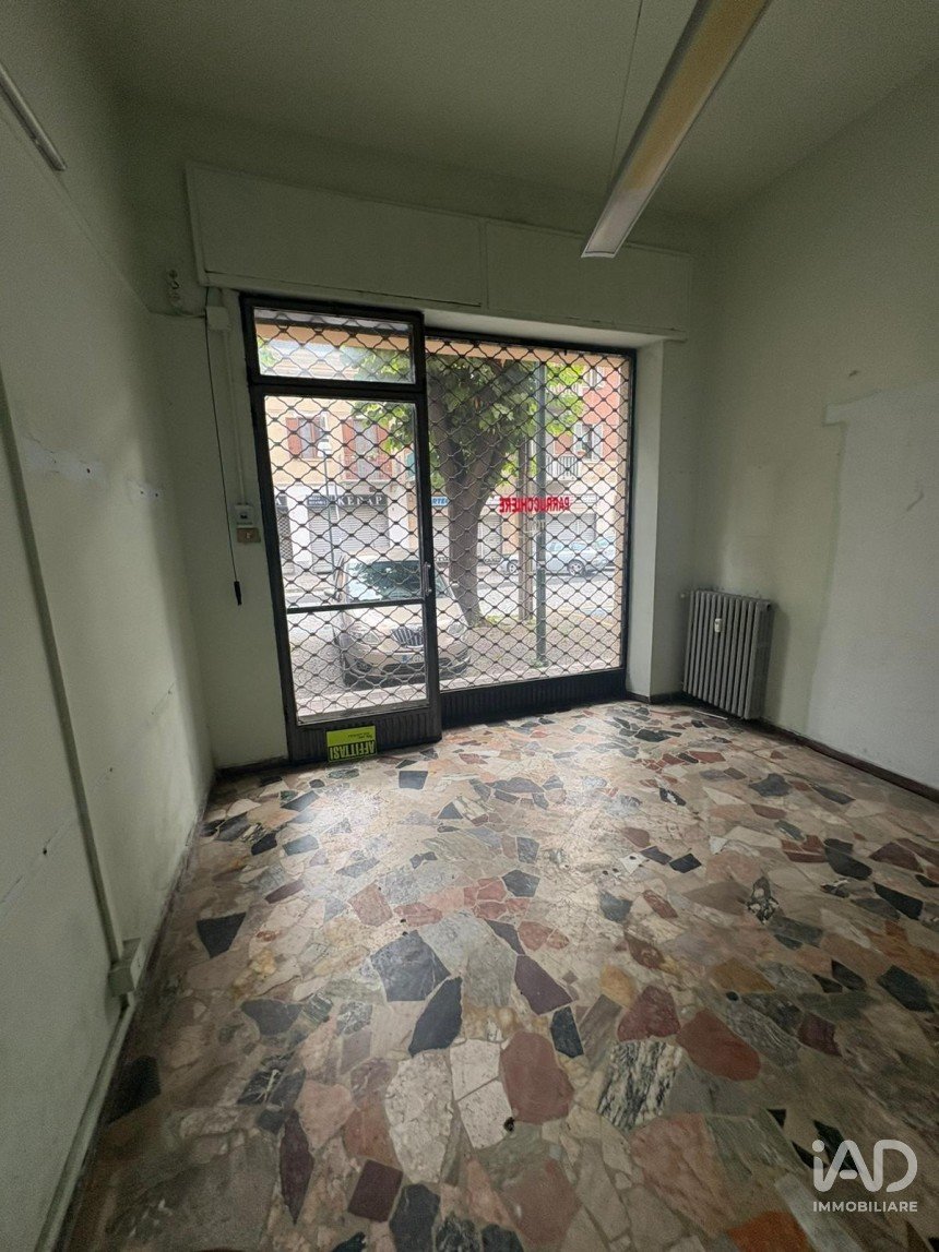 Negozio / locale commerciale di 15 m² in Chivasso (10034)