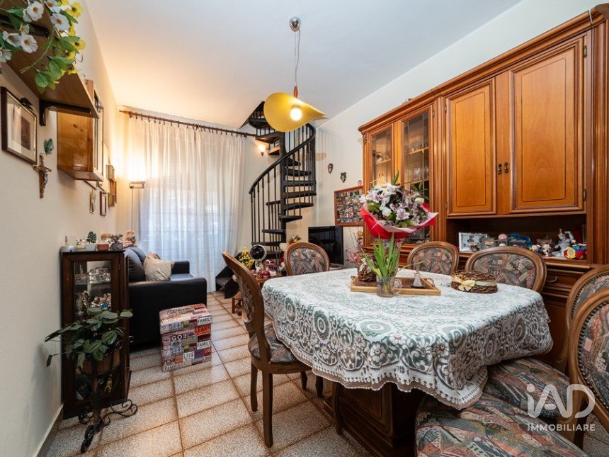 Trilocale di 122 m² a Turate (22078)