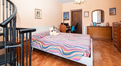 Trilocale di 122 m² a Turate (22078)